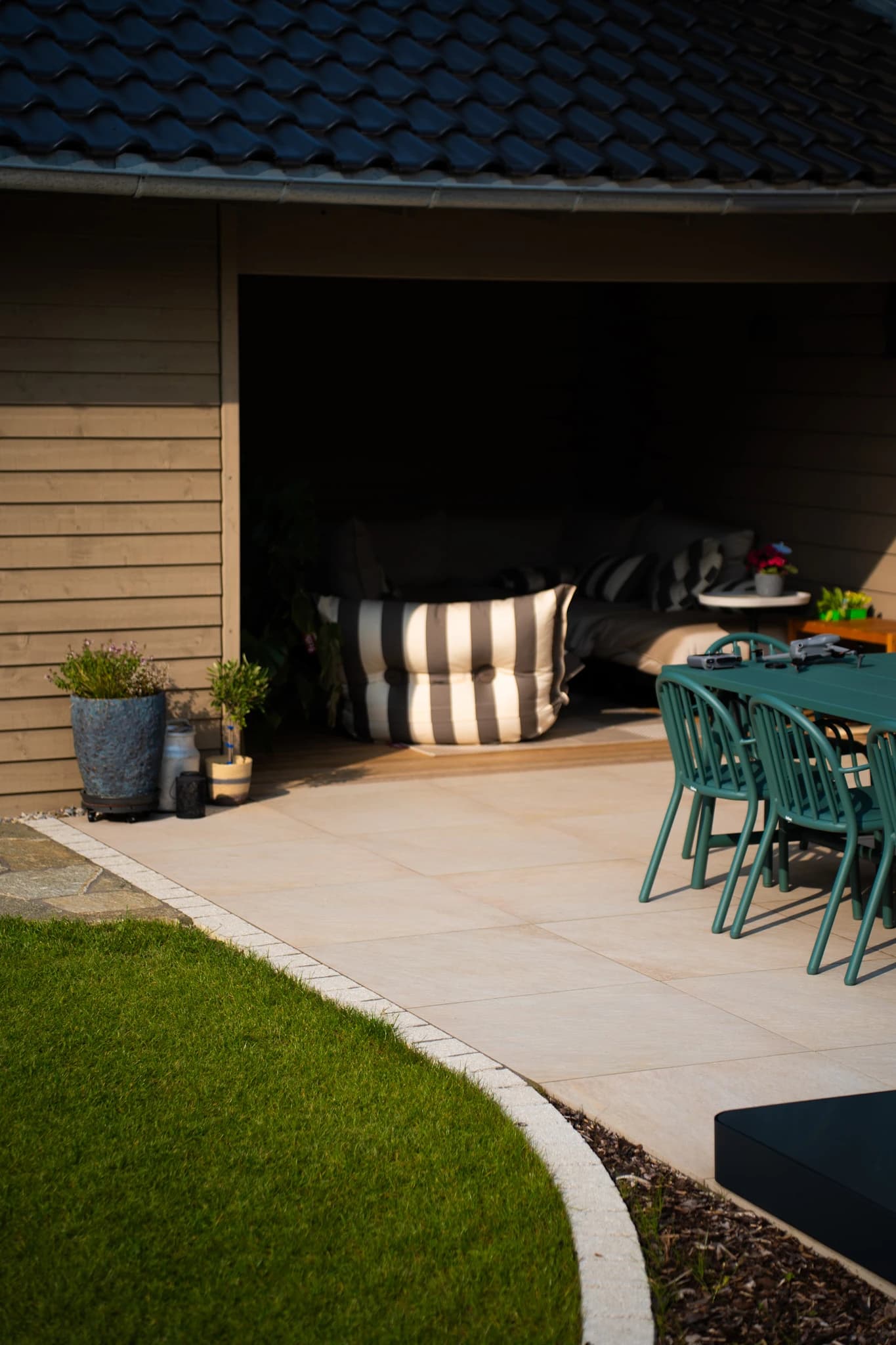 Gartenhaus mit Terrasse und Lounge