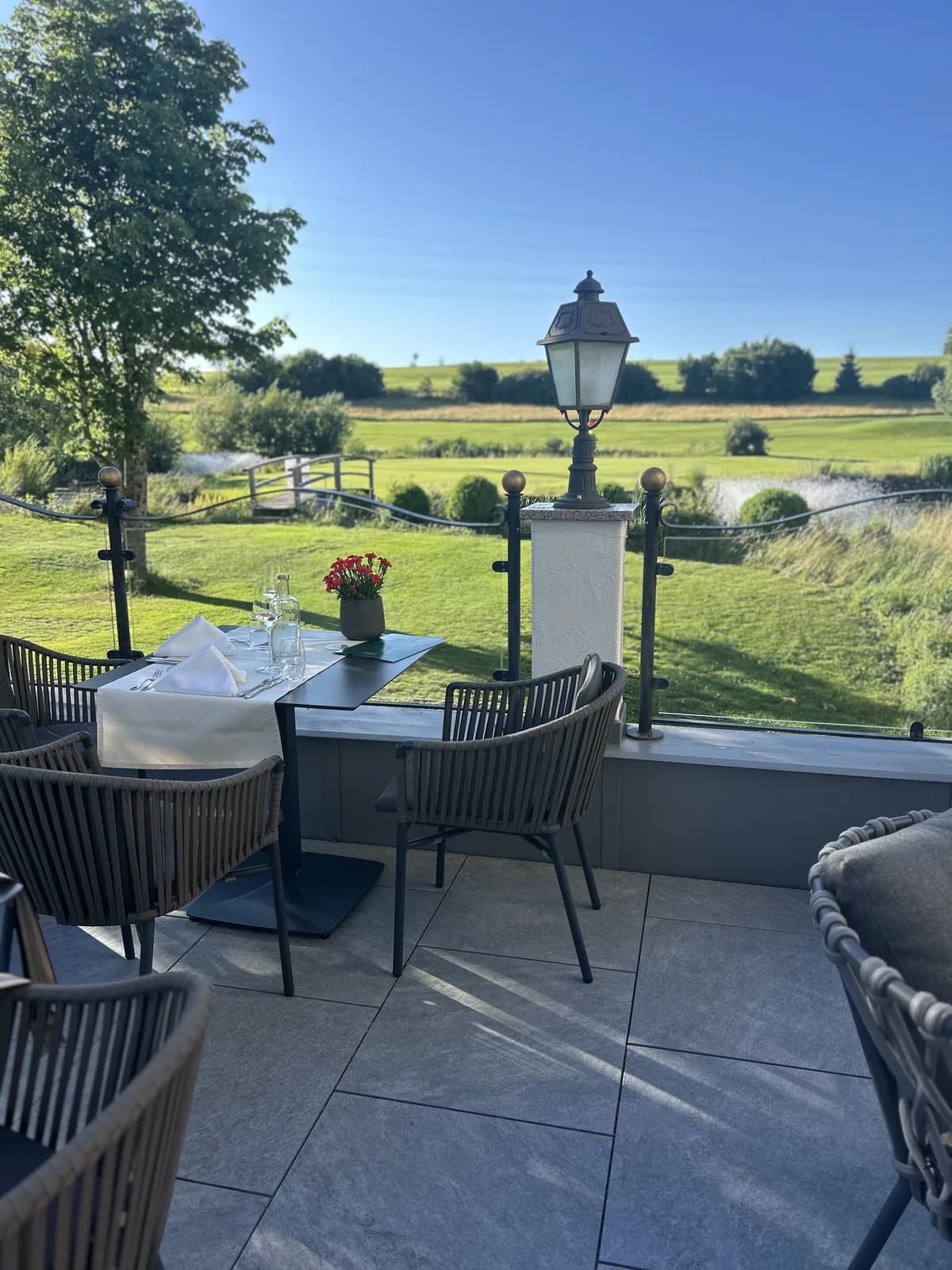 Keramikplatten-Terrasse mit Panoramablick